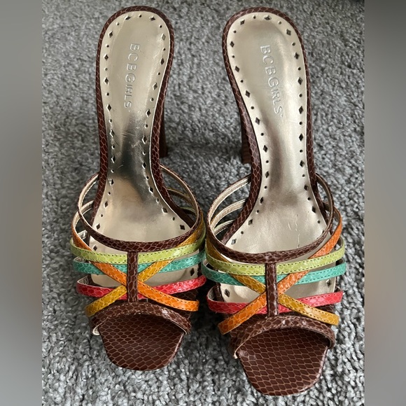 BCBG Girls Snake Print Multicolor Ribbed Heel Platform Sandals - Picture 4 of 10
